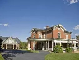 The Carriage House Inn Bed & Breakfast