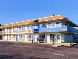 Motel 6 Mitchell