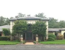 Live Oaks Bed and Breakfast