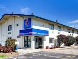 Motel 6 Normal - Bloomington Area