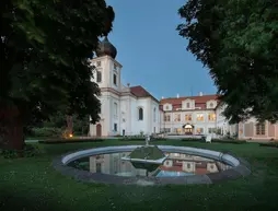 Chateau Loucen Garden Retreat