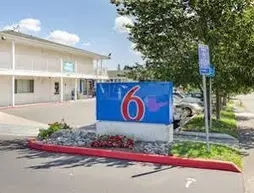 Motel 6 Tacoma South