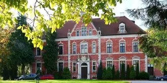 Lezno Palace