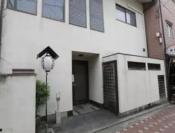 Waraku House