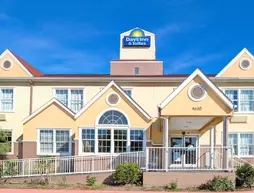 Days Inn and Suites Sugarland / Stafford
