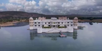 jSTa Lake Nahargarh Palace
