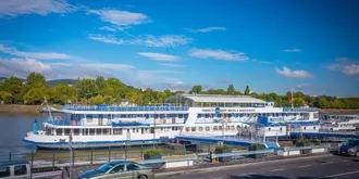 Boat Hotel Fortuna