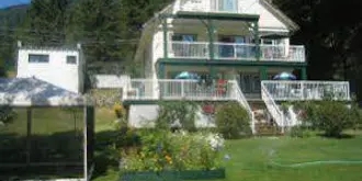 Willow Point Beach House Bed & Breakfast