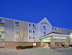 Candlewood Suites Topeka