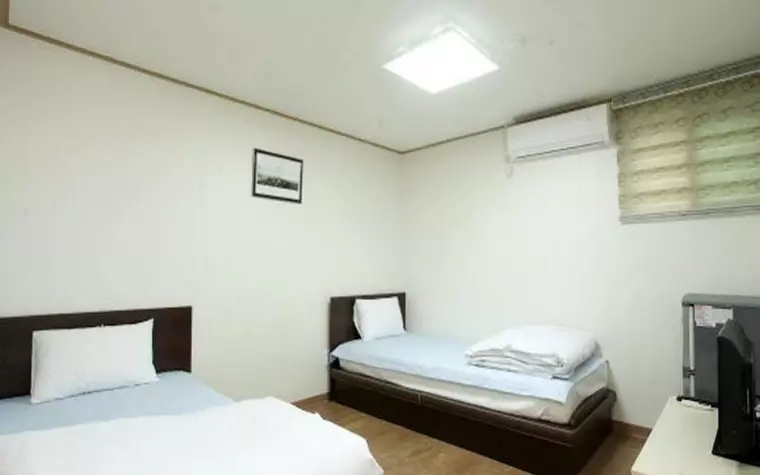 J-Honor Guesthouse