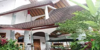 Puri Eling Blimbingsari Hotel