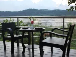 Mekong Riverside Resort & Camping