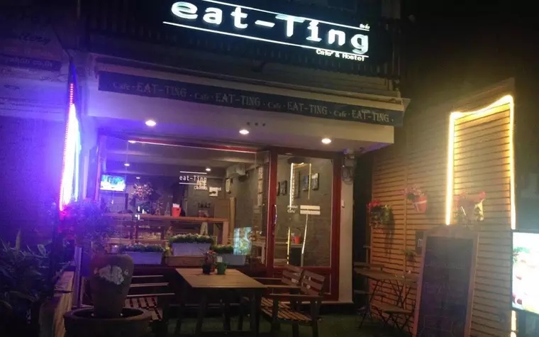 Eat Ting Cafe and Hostel