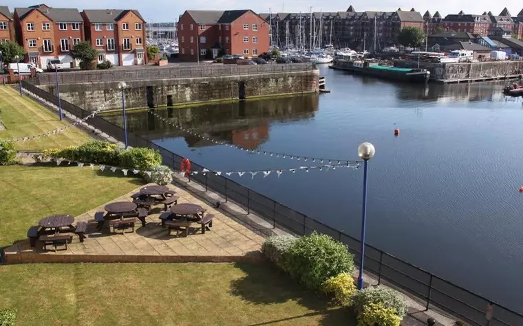 Base Serviced Apartments - The Docks