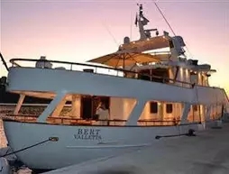 Motor Yacht Bert - Boat & Breakfast
