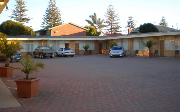 Glenelg Motel