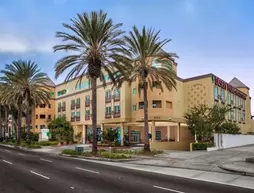 Desert Palms Hotel & Suites Anaheim Resort - Maingate