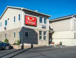 Econo Lodge & Suites Airport North Syracuse