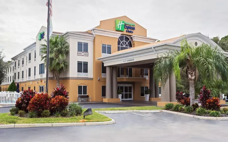 Holiday Inn Express & Suites Tavares - Leesburg