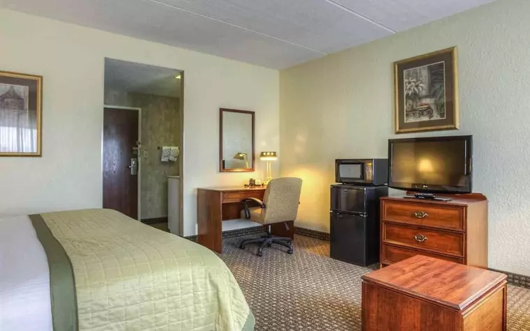 Clarion Inn & Suites Knoxville