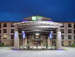 Holiday Inn Express and Suites St Louis Airport