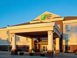 HOLIDAY INN EXPRESS & SUITES D