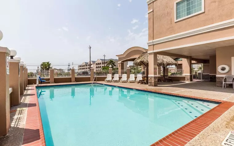 Baymont Inn & Suites Galveston