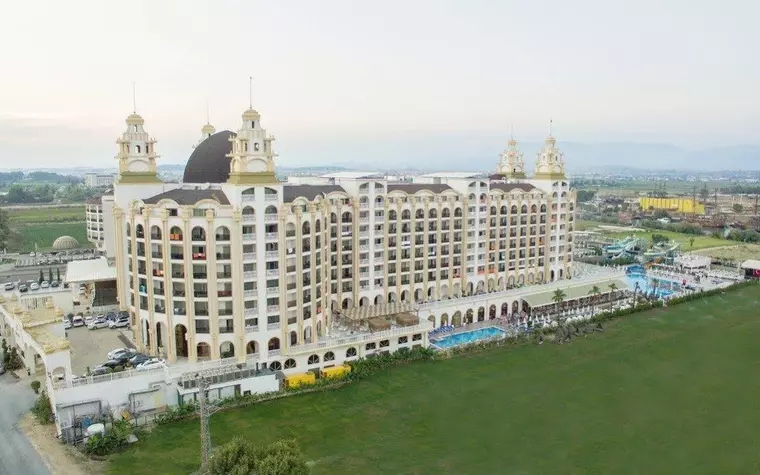 Jadore Deluxe Hotel And Spa