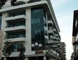 Lacroma Aparthotel