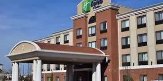 Holiday Inn Express and Suites Pratt
