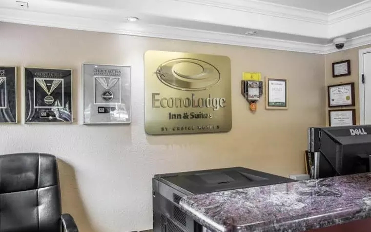 Econo Lodge Inn & Suites Near Legoland