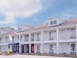 Baymont Inn & Suites - Albany