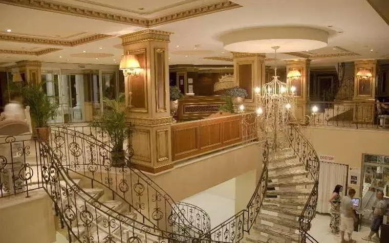 Grand Newport Hotel