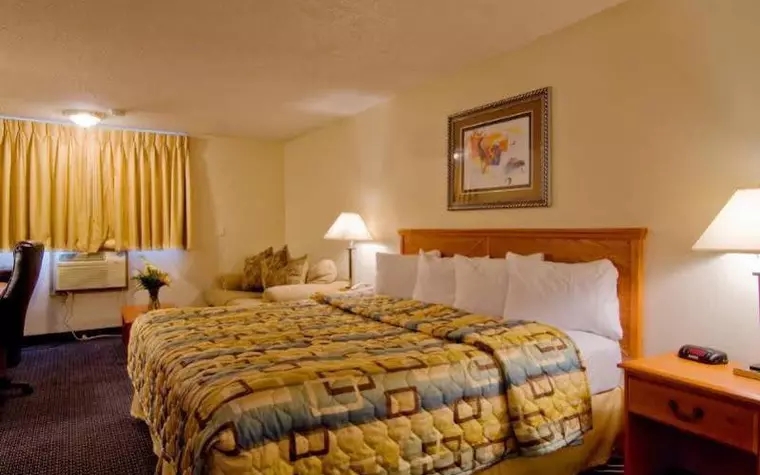 Econo Lodge Inn & Suites Clinton