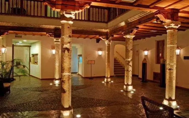 Hotel Puerta de la Luna