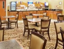 Holiday Inn Express and Suites Oroville Lake