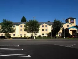 Howard Johnson Inn and Suites