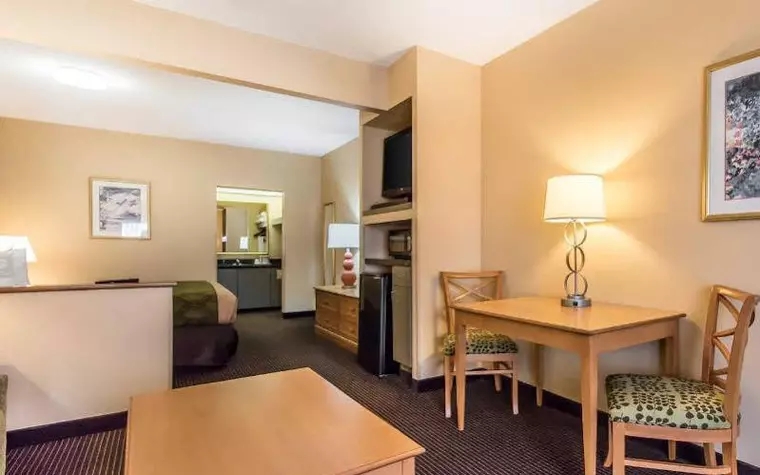 Econo Lodge Inn & Suites Foley