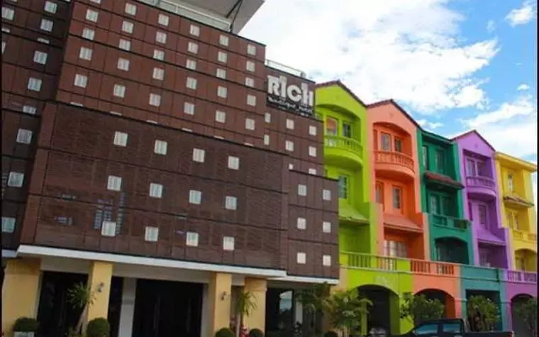 OYO 115 Rich Boutique Hotel