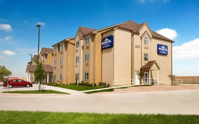 Microtel Inn & Suites Kenedy