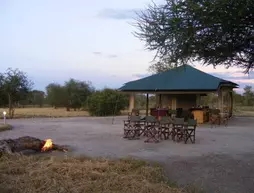 Whistling Thorn Tented Camp