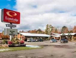 Econo Lodge  Inn & Suites Munising Area