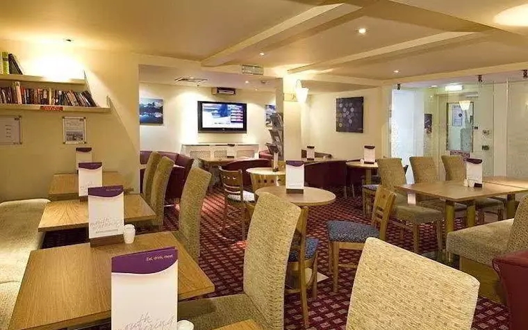 Premier Inn London Gatwick Airport (A23 Airport Way)