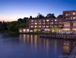 Woodmark Hotel Yacht Club & Spa