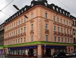 Hotel Caroline