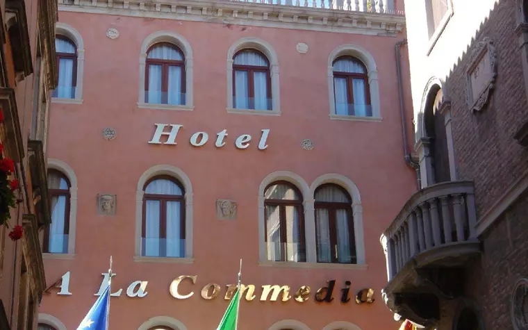 Hotel A La Commedia