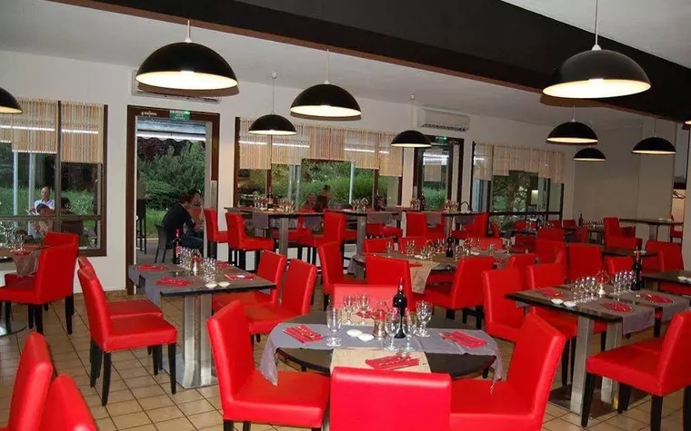 Logis Hotel Lons-le-Saunier - Restaurant Le Grill