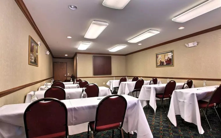 Best Western Legacy Inn & Suites Beloit/South Beloit