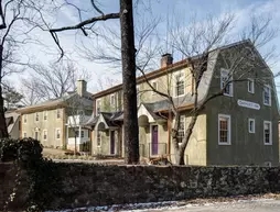 Oakhurst Inn