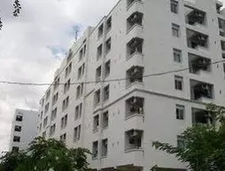 Ritratana Apartment